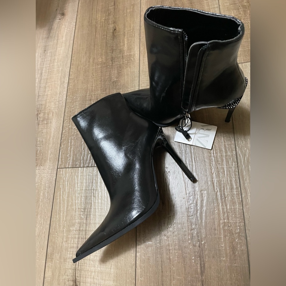 Zara high heels shoes, never worn, still has tag